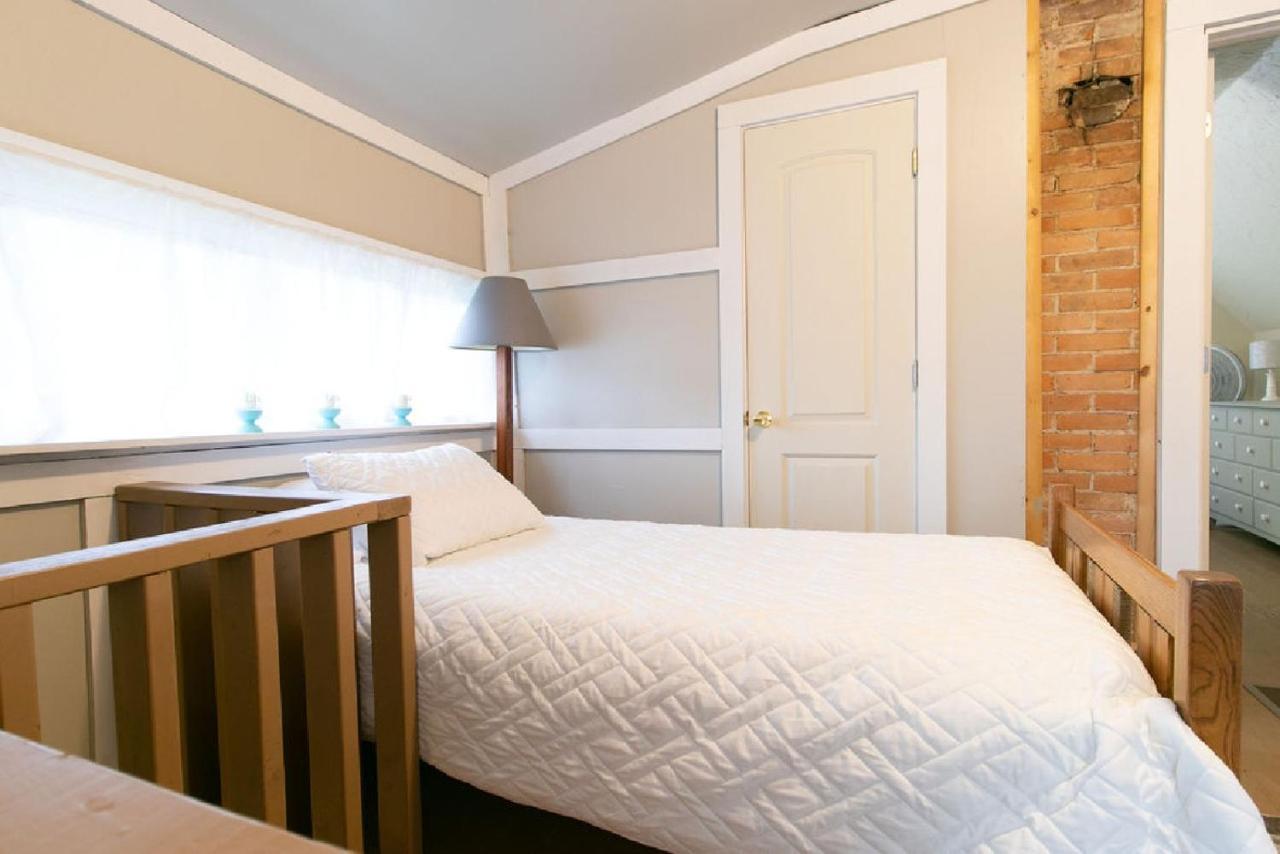 Downtown 2 Bedroom Cottage, Sleeps 6, Walking Distance To Honeywell, Downtown Restaurants, Shopping Wabash エクステリア 写真