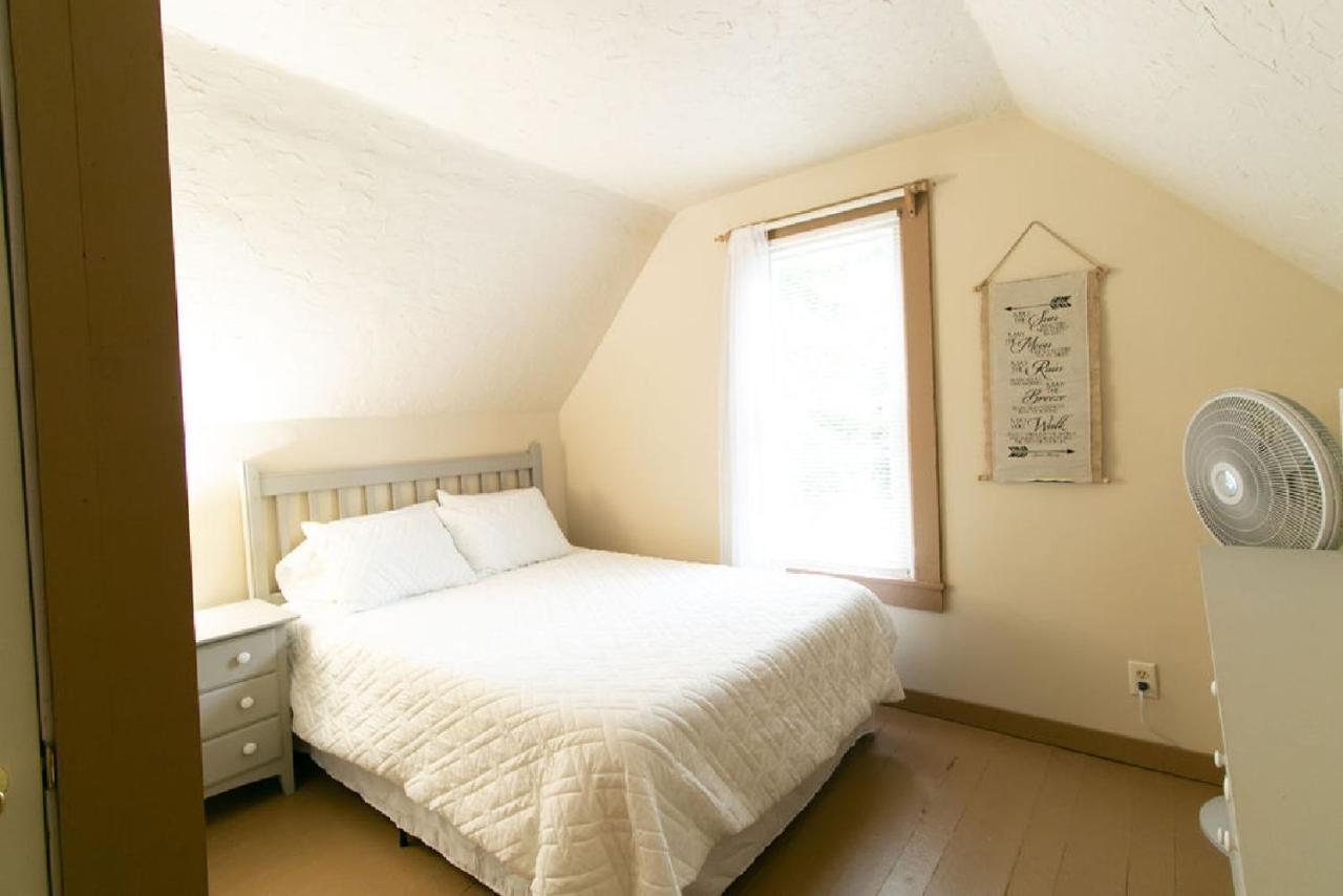 Downtown 2 Bedroom Cottage, Sleeps 6, Walking Distance To Honeywell, Downtown Restaurants, Shopping Wabash エクステリア 写真